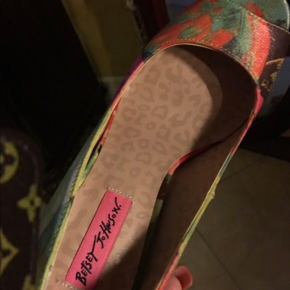 Platforms - Picture 2 of 3